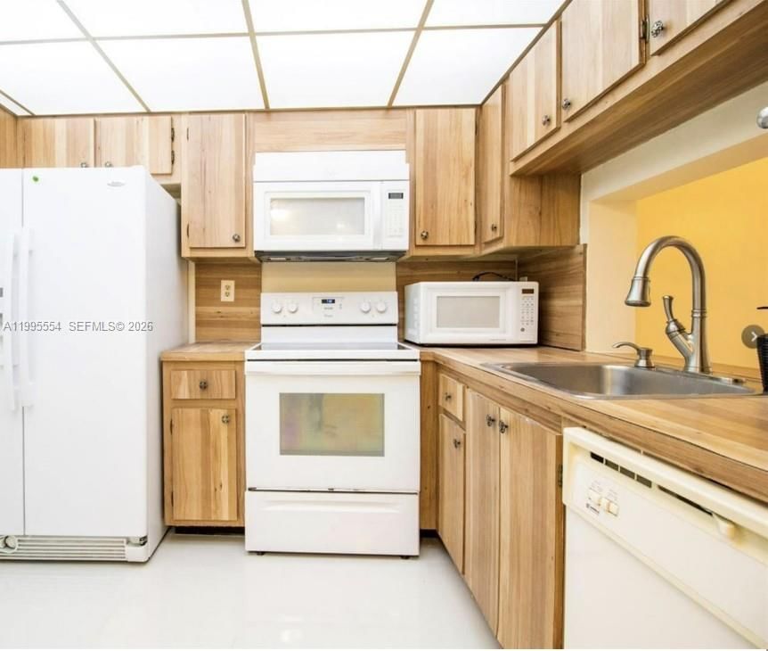 Real estate property located at 20850 San Simeon Way #408-5, Miami-dade, Lakeview Of The Calf Club, Miami, FL