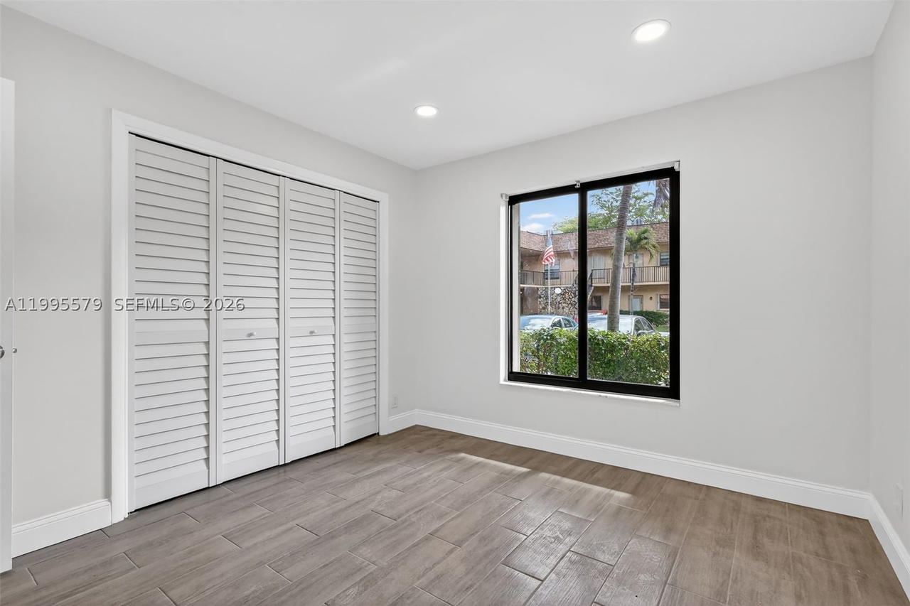 Real estate property located at 275 Gate Rd #104, Broward, Villas At Carriage Hills, Hollywood, FL