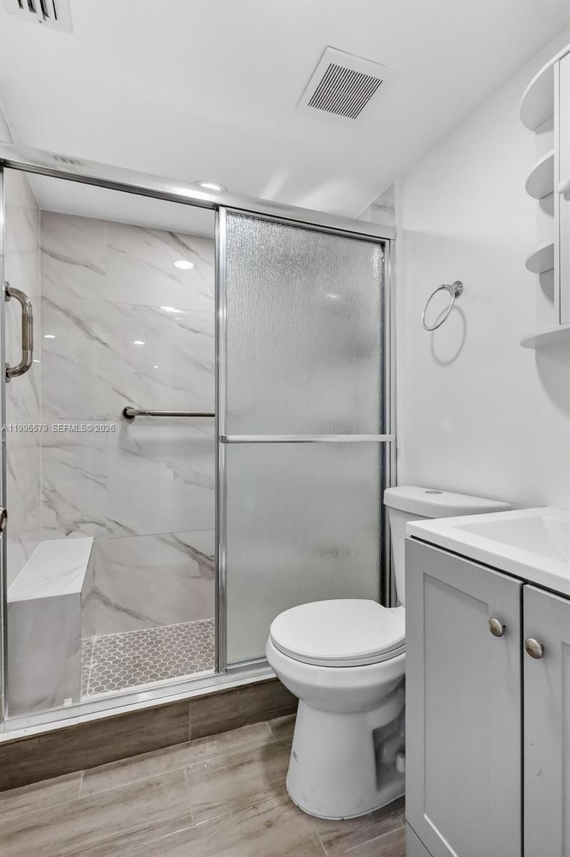 Real estate property located at 275 Gate Rd #104, Broward, Villas At Carriage Hills, Hollywood, FL