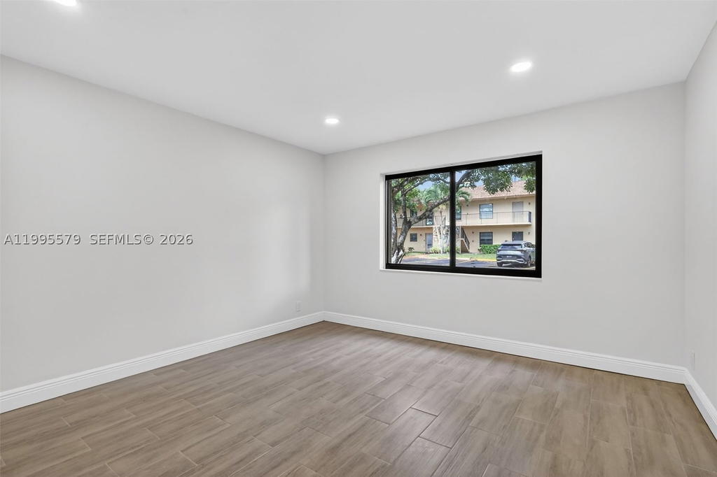 Real estate property located at 275 Gate Rd #104, Broward, Villas At Carriage Hills, Hollywood, FL
