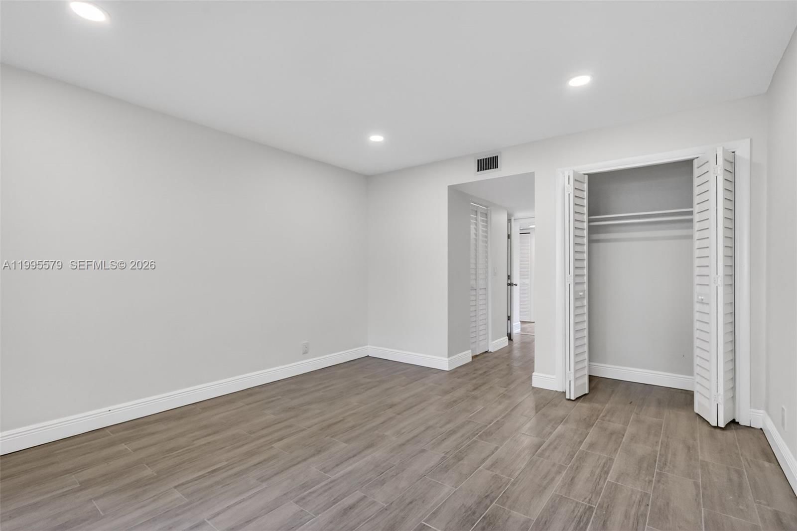 Real estate property located at 275 Gate Rd #104, Broward, Villas At Carriage Hills, Hollywood, FL