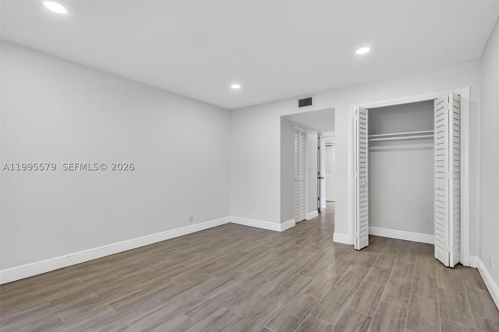 Real estate property located at 275 Gate Rd #104, Broward, Villas At Carriage Hills, Hollywood, FL