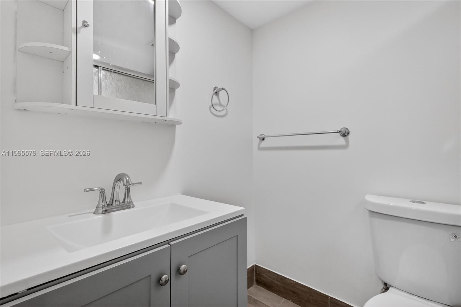 Real estate property located at 275 Gate Rd #104, Broward, Villas At Carriage Hills, Hollywood, FL