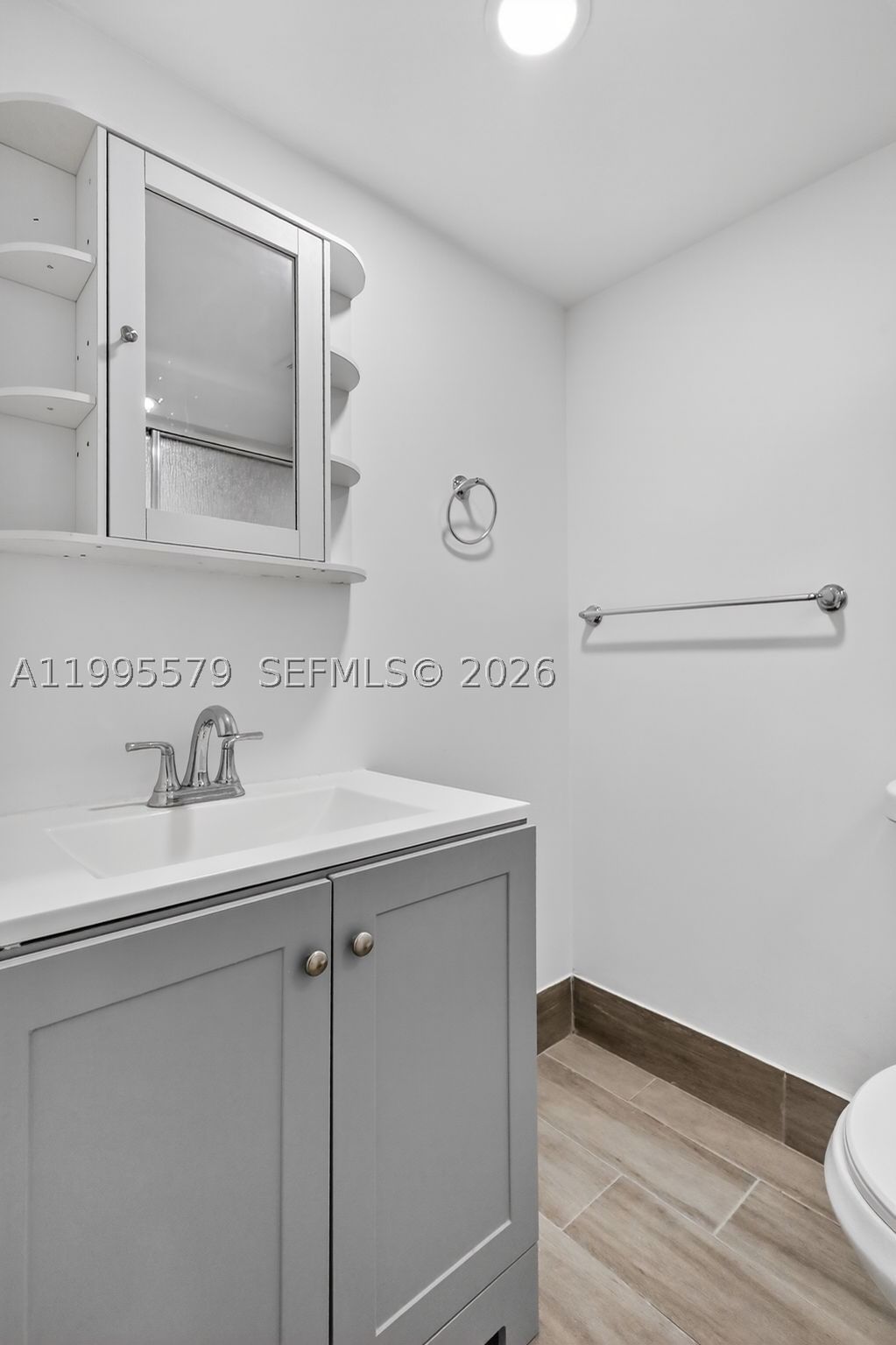 Real estate property located at 275 Gate Rd #104, Broward, Villas At Carriage Hills, Hollywood, FL