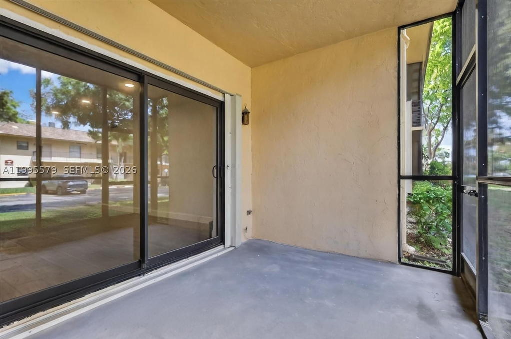 Real estate property located at 275 Gate Rd #104, Broward, Villas At Carriage Hills, Hollywood, FL