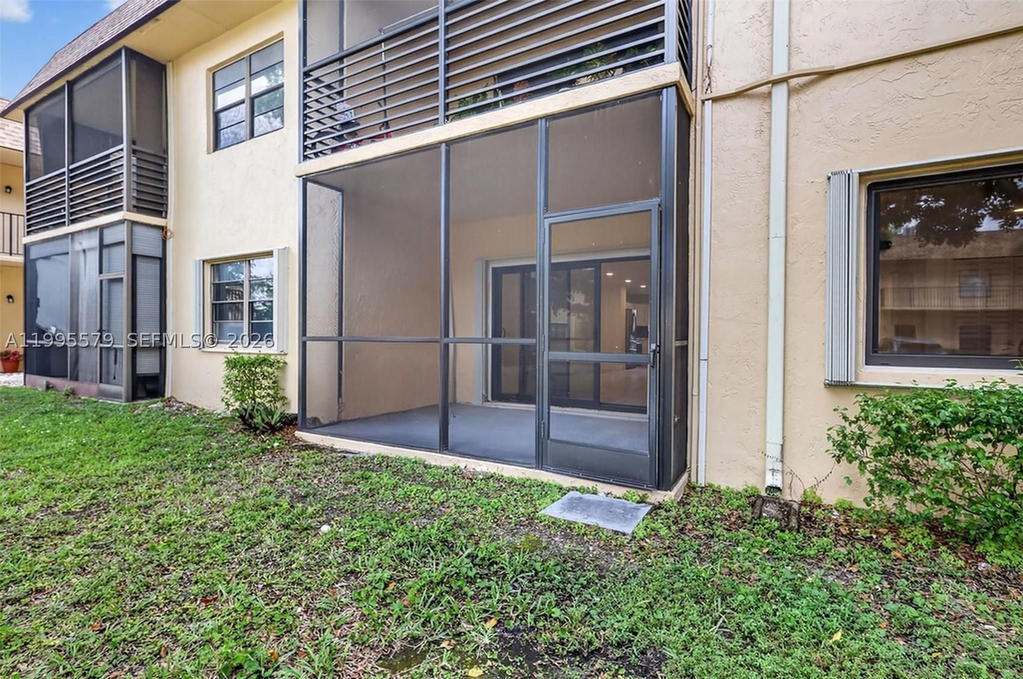 Real estate property located at 275 Gate Rd #104, Broward, Villas At Carriage Hills, Hollywood, FL