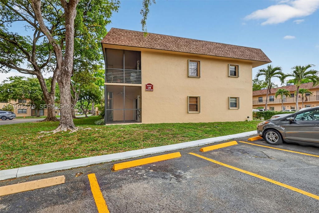 Real estate property located at 275 Gate Rd #104, Broward, Villas At Carriage Hills, Hollywood, FL