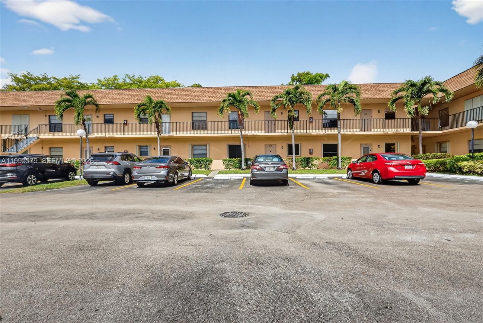 Real estate property located at 275 Gate Rd #104, Broward, Villas At Carriage Hills, Hollywood, FL