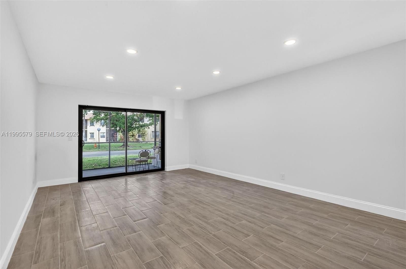 Real estate property located at 275 Gate Rd #104, Broward, Villas At Carriage Hills, Hollywood, FL