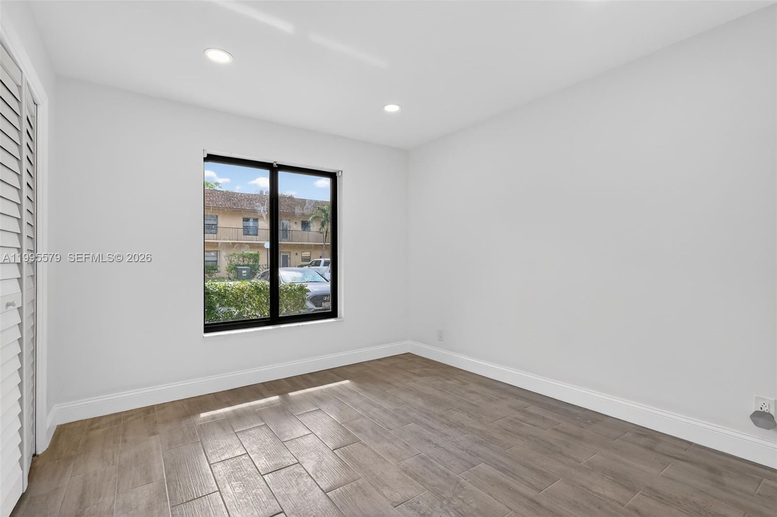 Real estate property located at 275 Gate Rd #104, Broward, Villas At Carriage Hills, Hollywood, FL