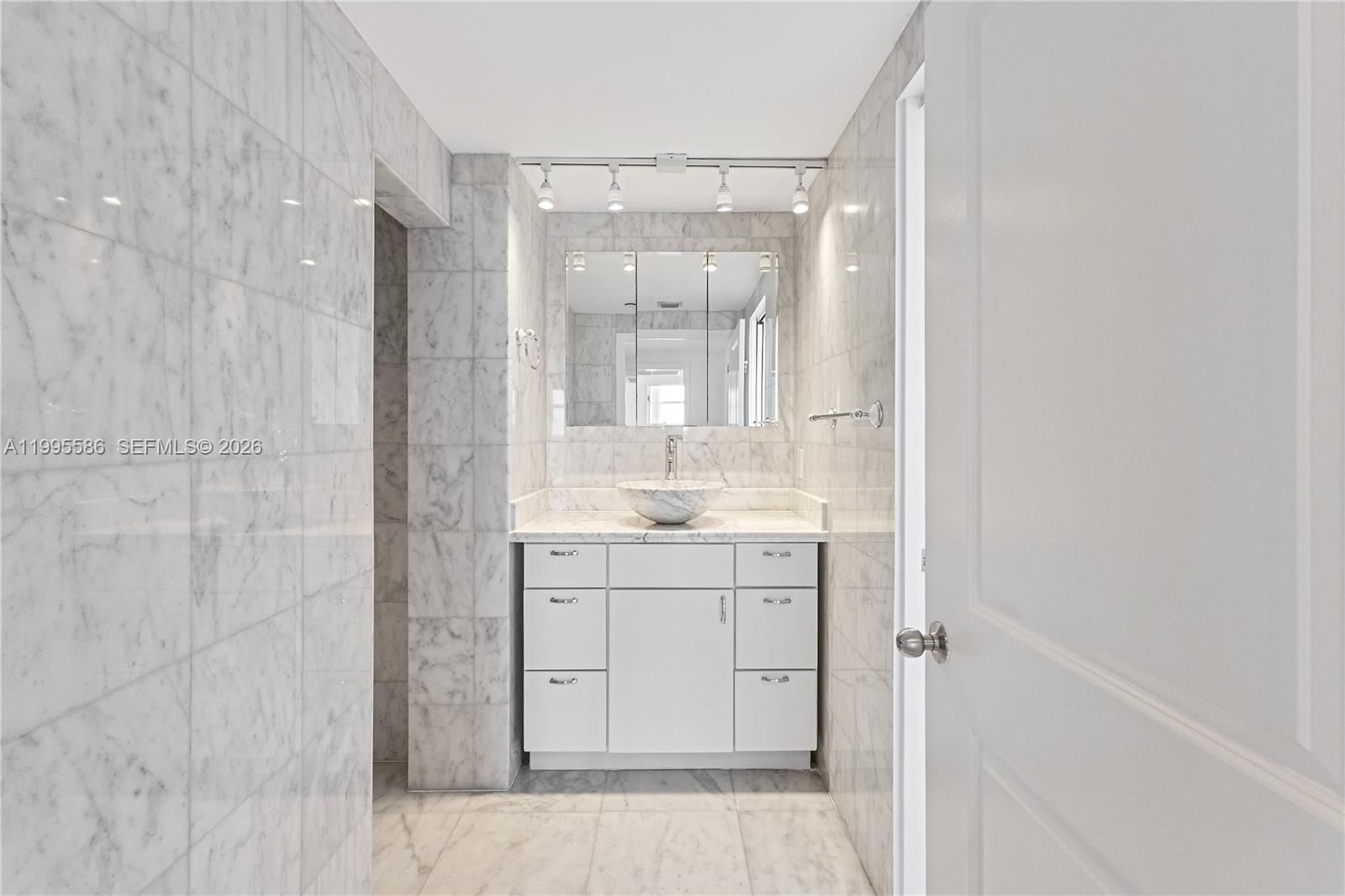 Real estate property located at 1250 Miami Ave #3506, Miami-dade, Vue At Brickell Condo, Miami, FL