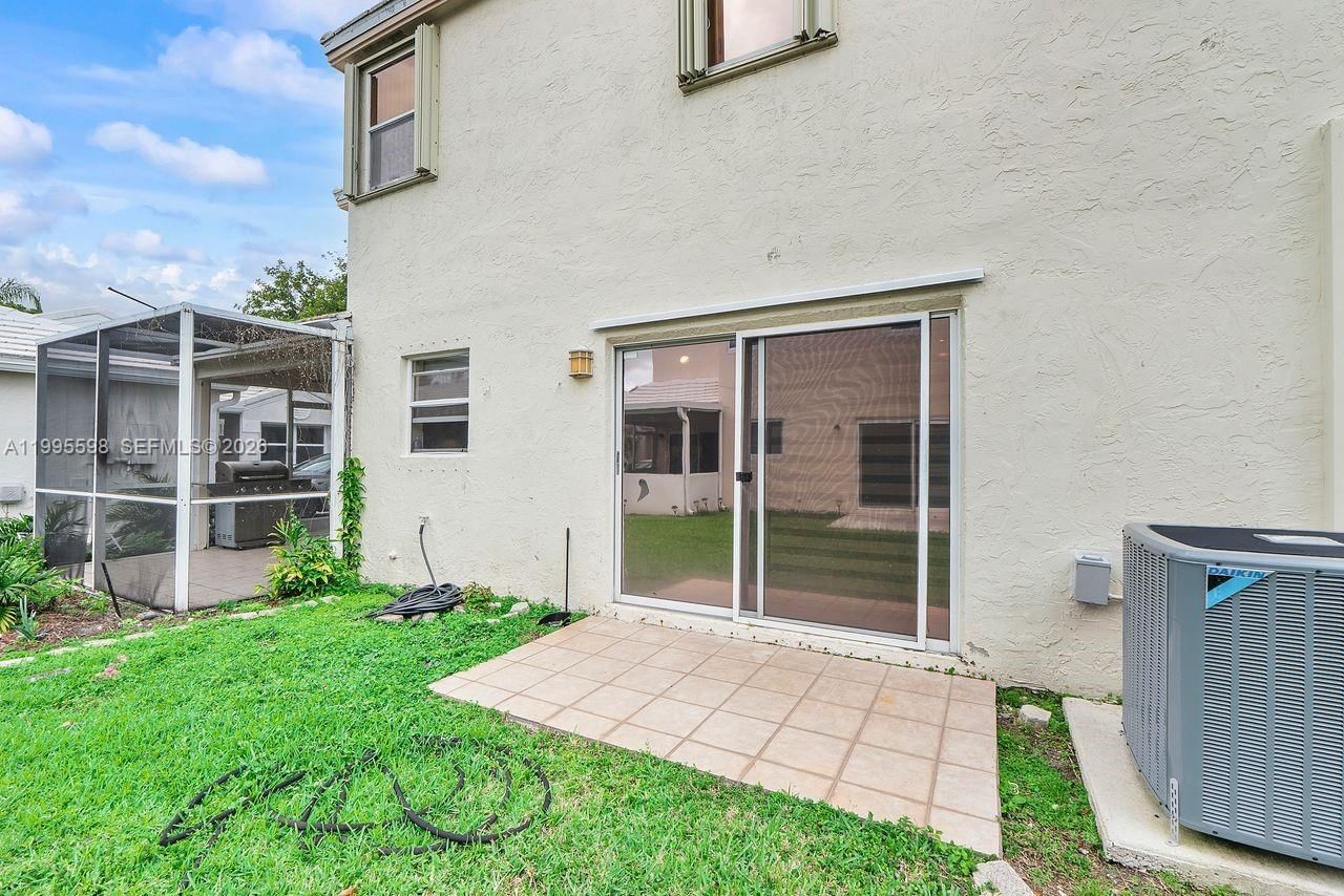 Real estate property located at 9602 8th Cir, Broward, Jacaranda Parcel 218, Plantation, FL