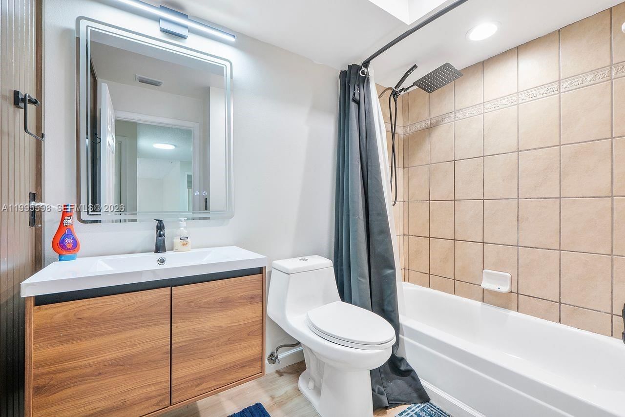 Real estate property located at 9602 8th Cir, Broward, Jacaranda Parcel 218, Plantation, FL