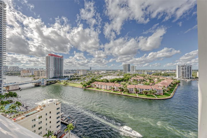 Real estate property located at 3800 Ocean Drive #1606, Broward, Hallmark Of Hollywood Con, Hollywood, FL