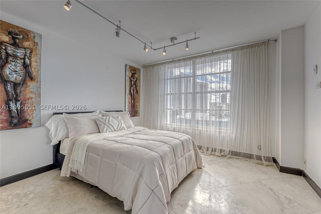 Real estate property located at 3800 Ocean Drive #1606, Broward, Hallmark Of Hollywood Con, Hollywood, FL