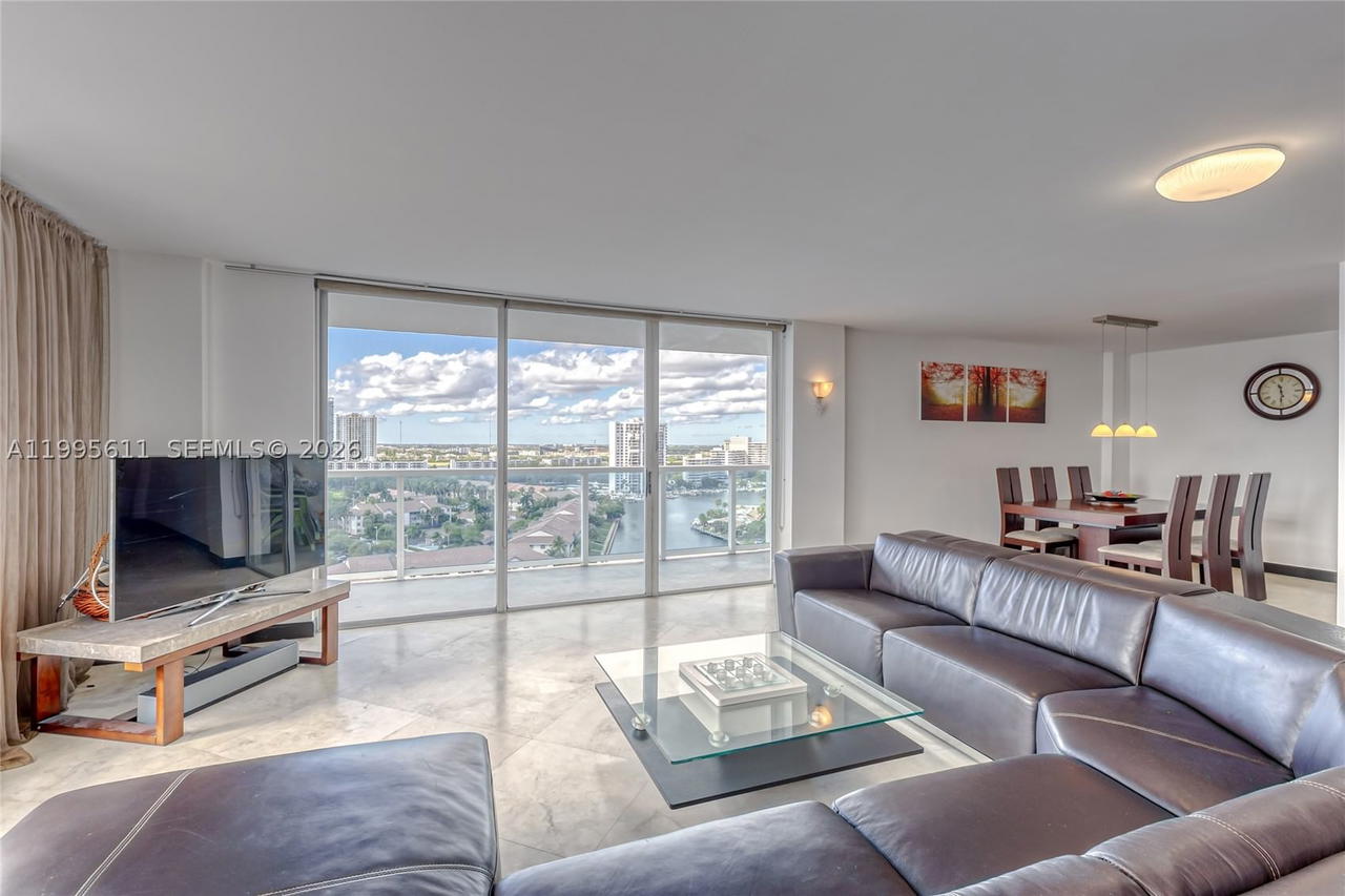 Real estate property located at 3800 Ocean Drive #1606, Broward, Hallmark Of Hollywood Con, Hollywood, FL