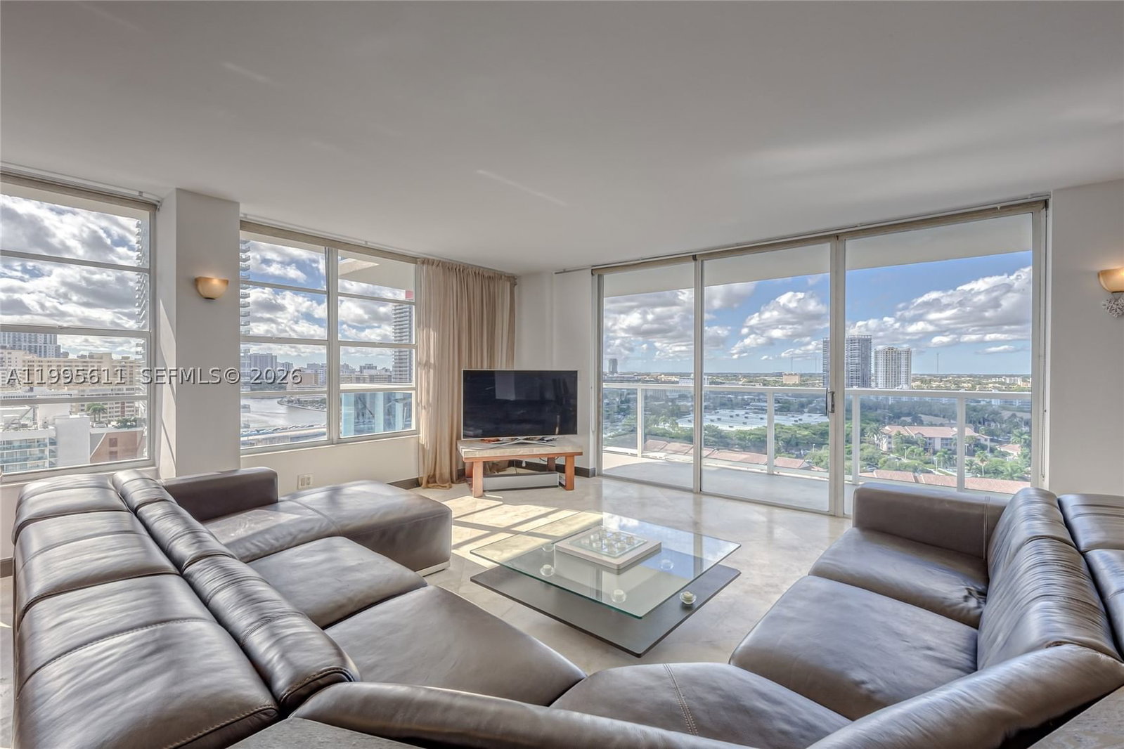 Real estate property located at 3800 Ocean Drive #1606, Broward, Hallmark Of Hollywood Con, Hollywood, FL