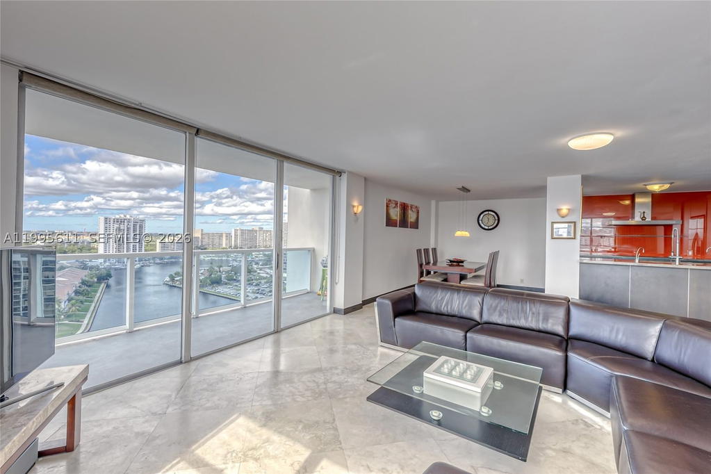 Real estate property located at 3800 Ocean Drive #1606, Broward, Hallmark Of Hollywood Con, Hollywood, FL
