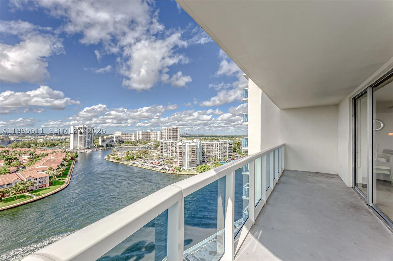 Real estate property located at 3800 Ocean Drive #1606, Broward, Hallmark Of Hollywood Con, Hollywood, FL