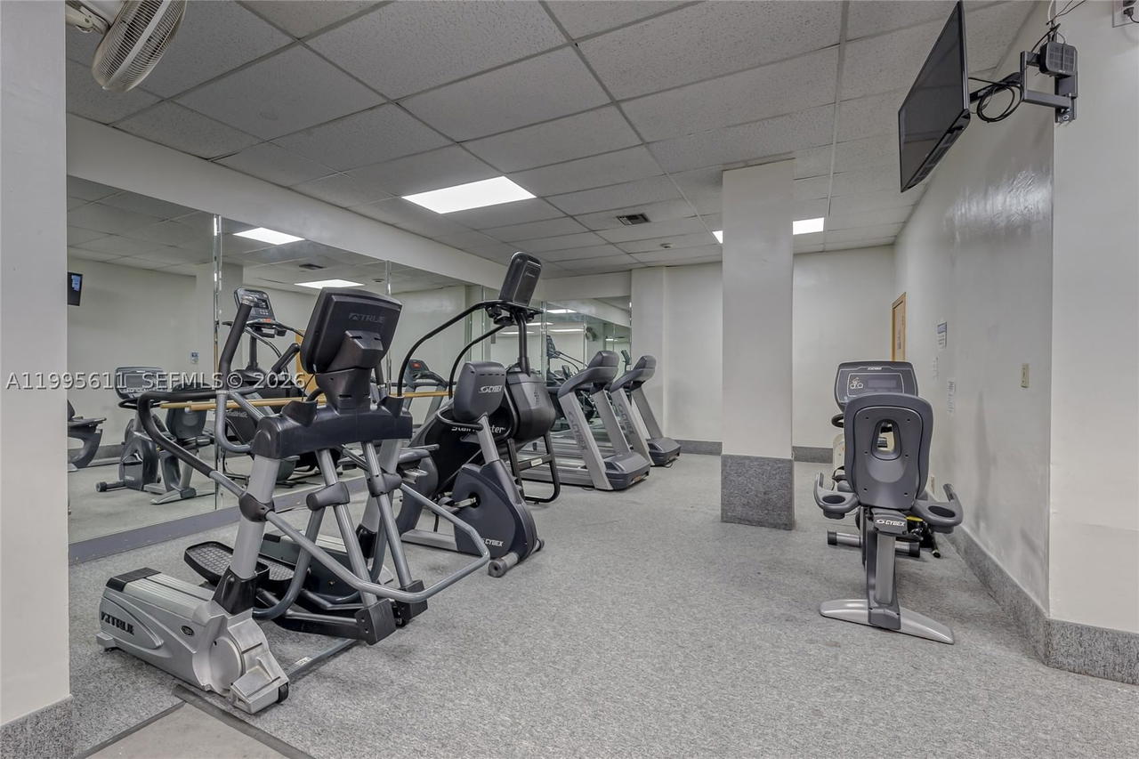 Real estate property located at 3800 Ocean Drive #1606, Broward, Hallmark Of Hollywood Con, Hollywood, FL