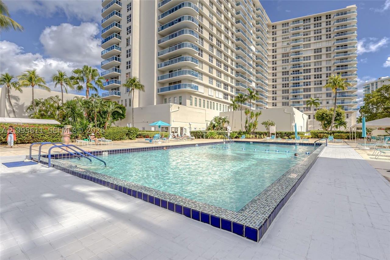 Real estate property located at 3800 Ocean Drive #1606, Broward, Hallmark Of Hollywood Con, Hollywood, FL