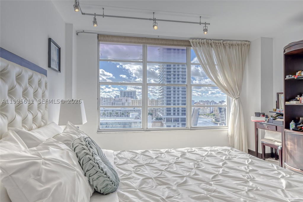 Real estate property located at 3800 Ocean Drive #1606, Broward, Hallmark Of Hollywood Con, Hollywood, FL
