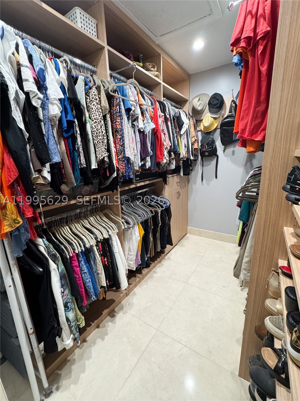 Real estate property located at 2723 Abiaca Cir, Broward, Ridge On Nob Hill, Davie, FL