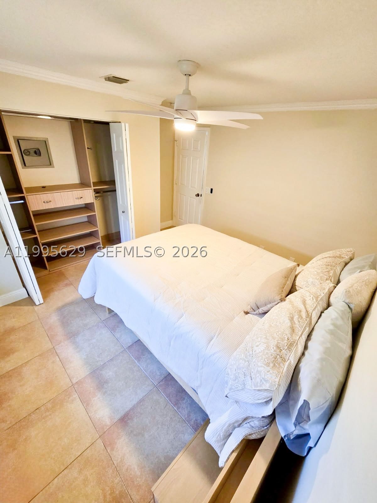 Real estate property located at 2723 Abiaca Cir, Broward, Ridge On Nob Hill, Davie, FL