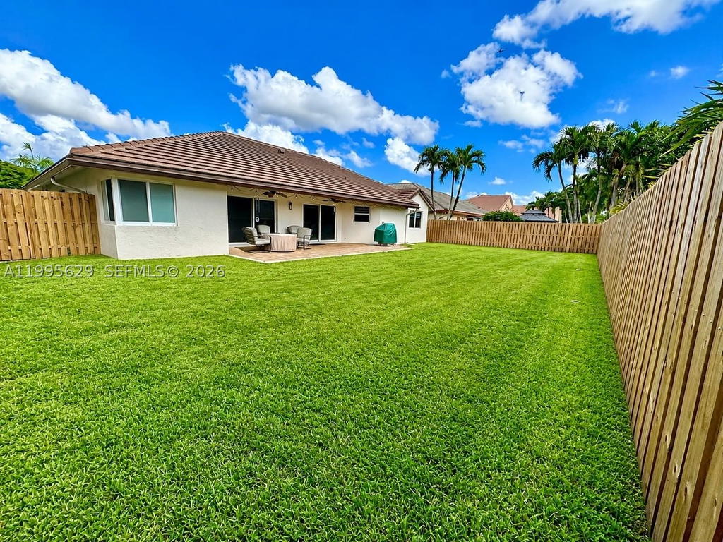 Real estate property located at 2723 Abiaca Cir, Broward, Ridge On Nob Hill, Davie, FL
