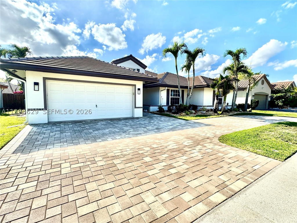 Real estate property located at 2723 Abiaca Cir, Broward, Ridge On Nob Hill, Davie, FL
