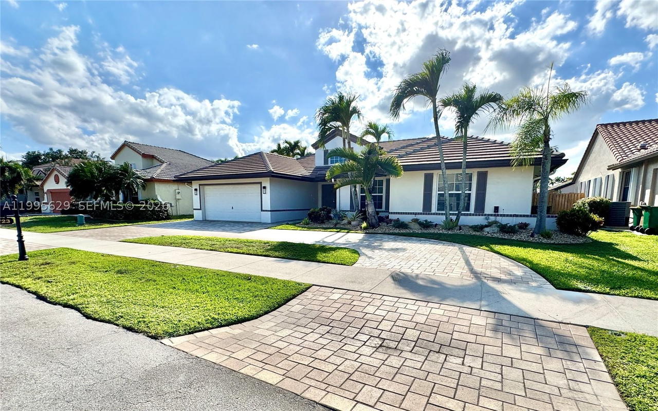Real estate property located at 2723 Abiaca Cir, Broward, Ridge On Nob Hill, Davie, FL