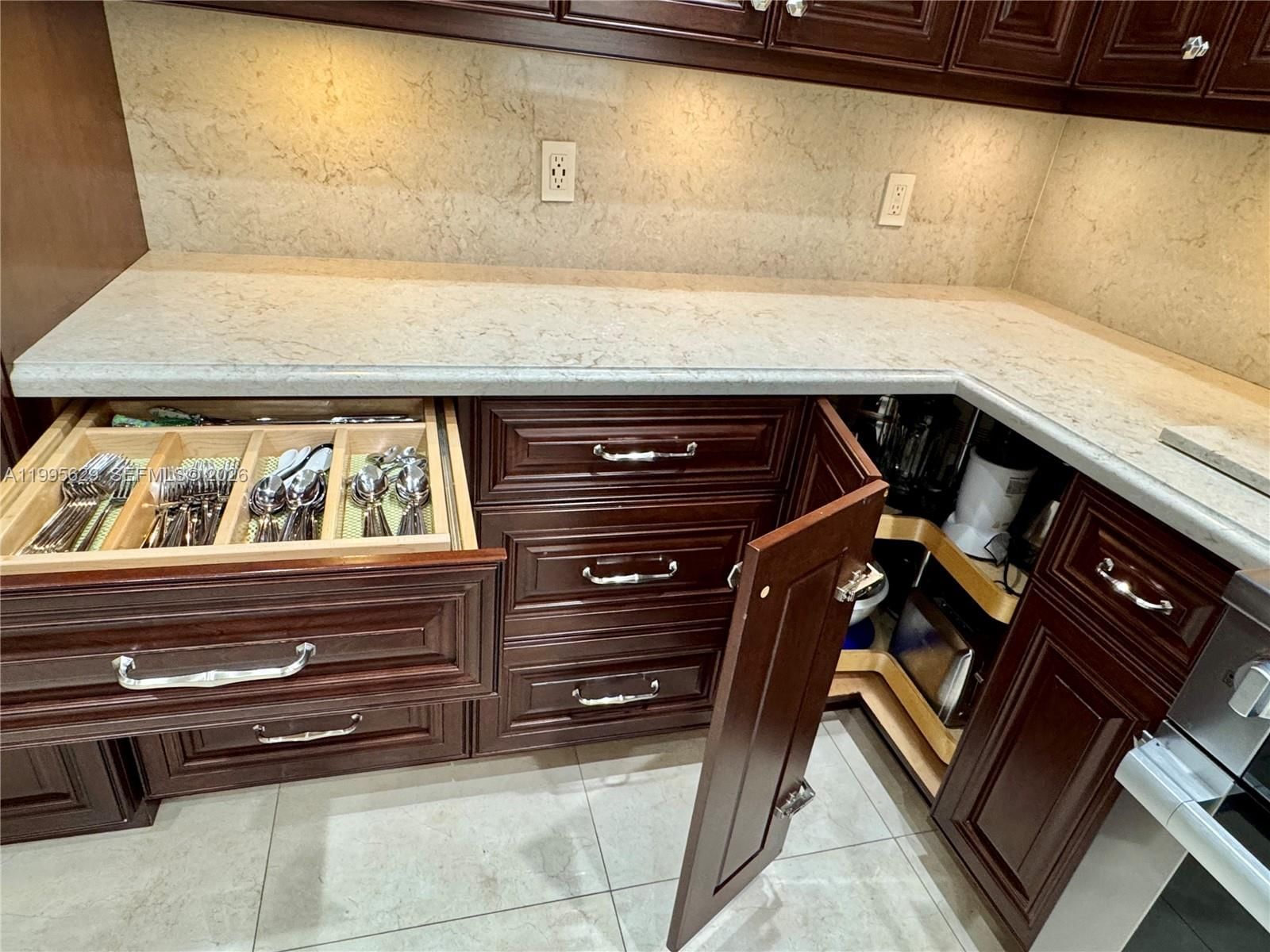 Real estate property located at 2723 Abiaca Cir, Broward, Forest Ridge Single Famil, Davie, FL