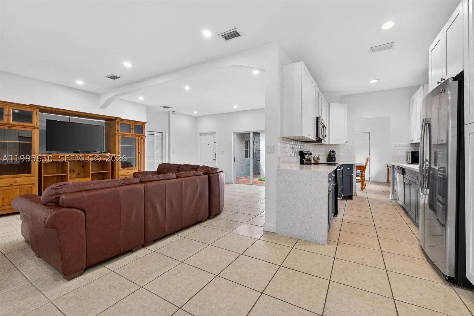 Real estate property located at 1281 41st Pl, Miami-dade, Cristys Homes, Homestead, FL