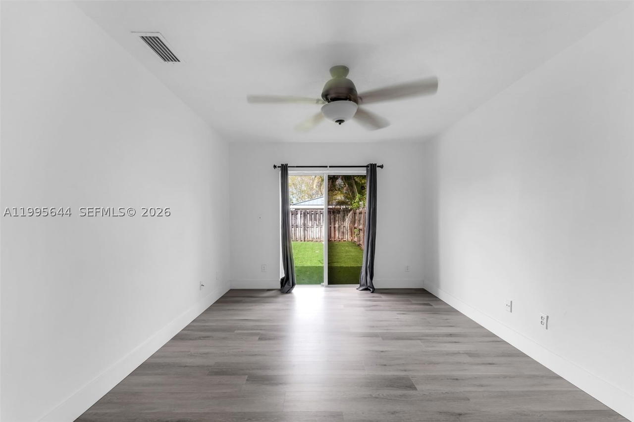 Real estate property located at 17570 142nd Ct, Miami-dade, Weitzer Serena Lakes West, Miami, FL
