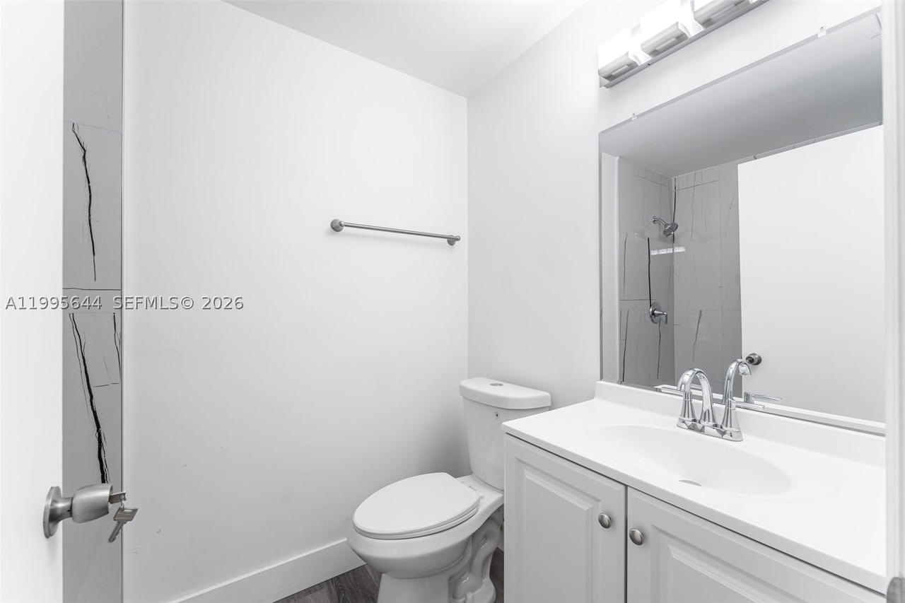 Real estate property located at 17570 142nd Ct, Miami-dade, Weitzer Serena Lakes West, Miami, FL