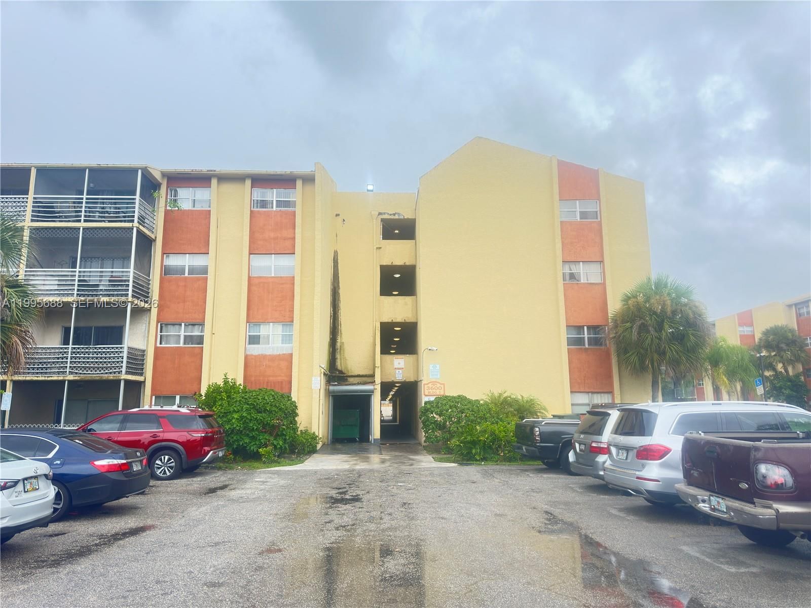 Real estate property located at 3600 21st St #309, Broward, Sunset Hills I Condominiu, Lauderdale Lakes, FL