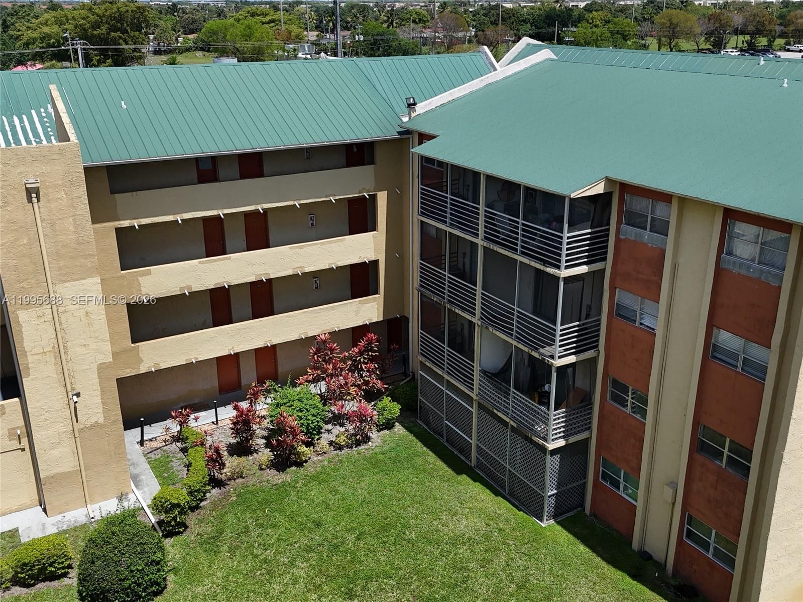 Real estate property located at 3600 21st St #309, Broward, Sunset Hills I Condominiu, Lauderdale Lakes, FL