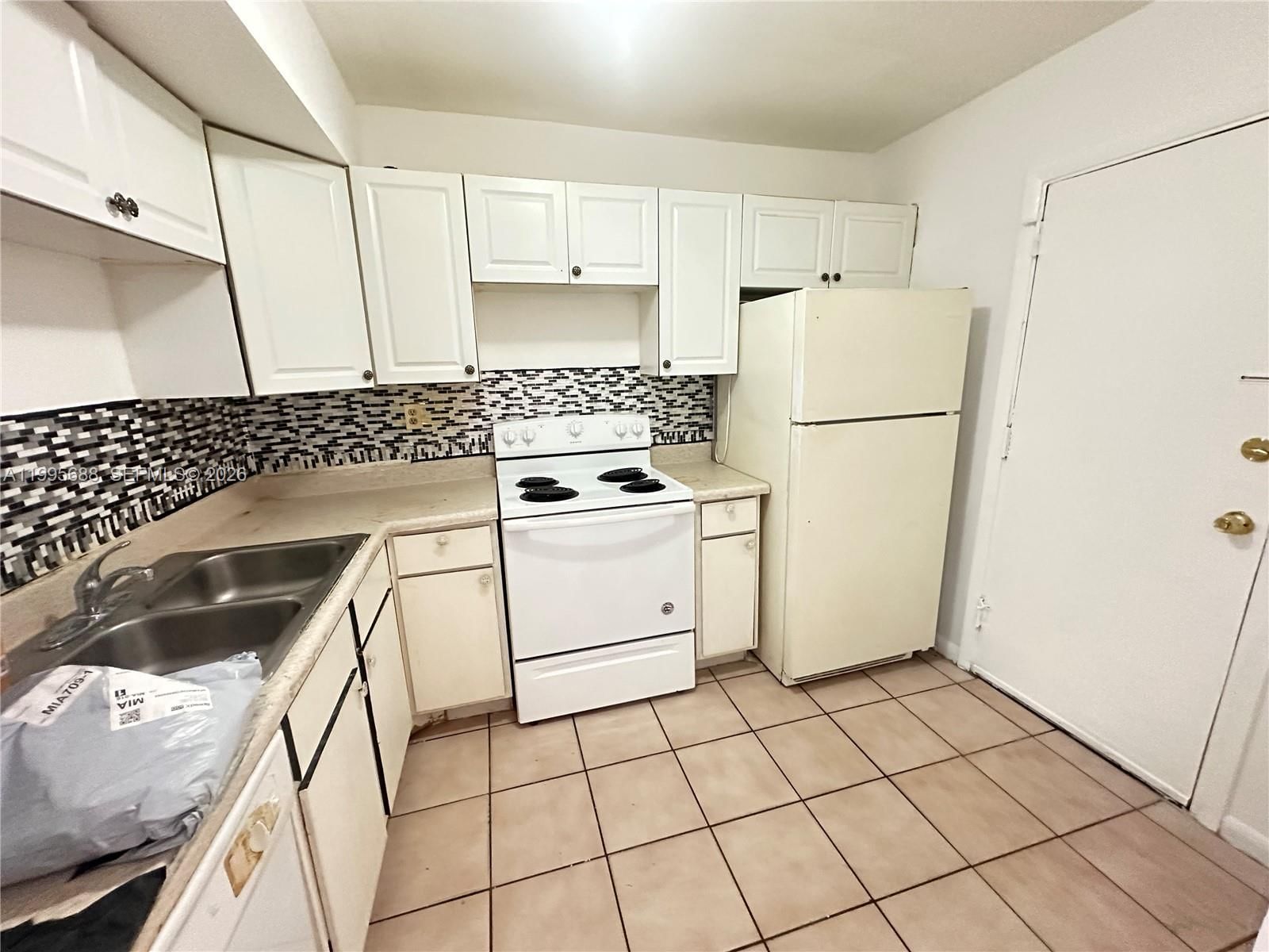 Real estate property located at 3600 21st St #309, Broward, Sunset Hills I Condominiu, Lauderdale Lakes, FL