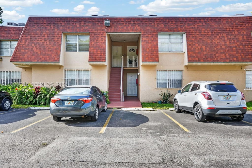 Real estate property located at 200 107th Ave #104, Miami-dade, Laguna Club East Condo, Miami, FL
