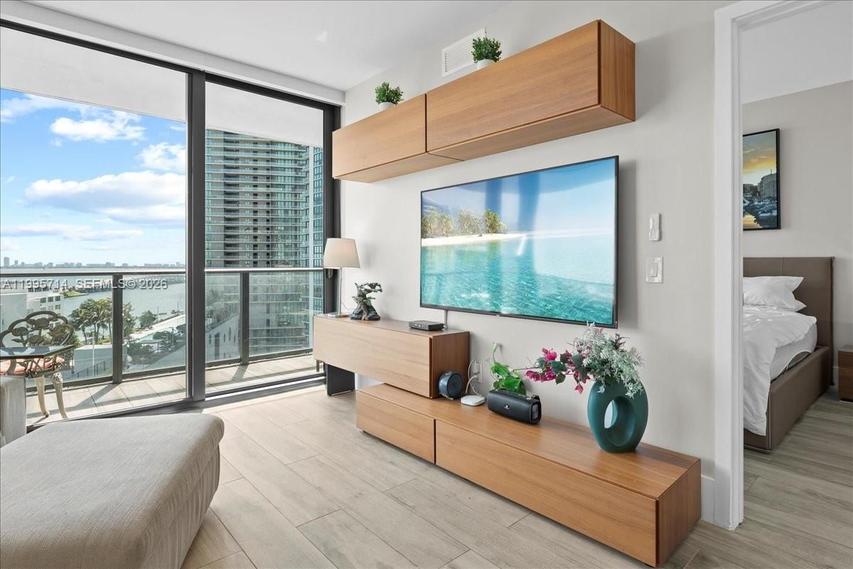 Real estate property located at 501 31st St #1201, Miami-dade, Paraiso Bayviews Condo, Miami, FL