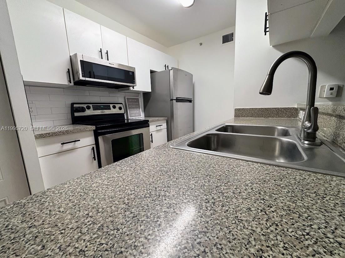 Real estate property located at 460 Park Rd #6-110, Broward, Pinehurst Club Condo, Hollywood, FL