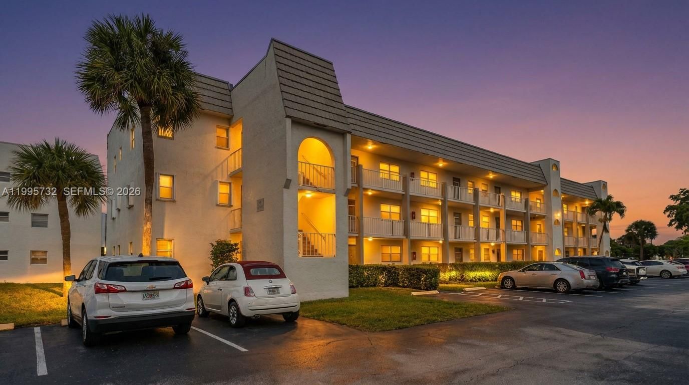 Real estate property located at 8280 Sunrise Lakes Blvd #301, Broward, Sunrise Lakes 56 Condo, Sunrise, FL