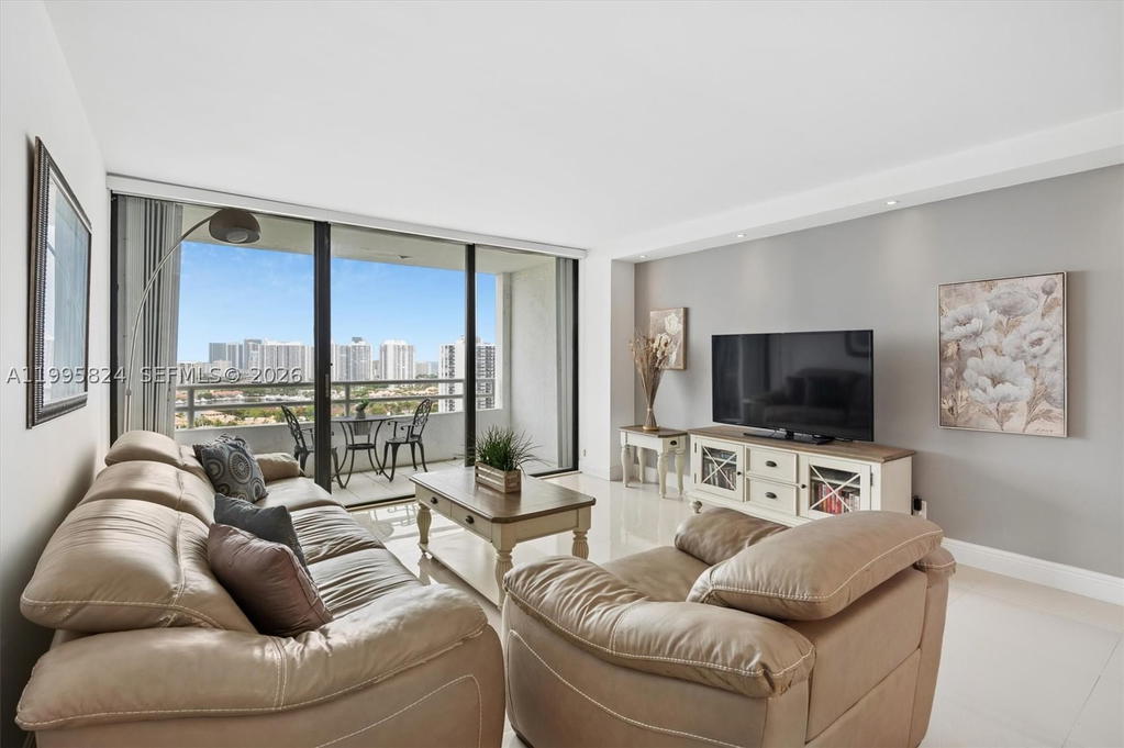 Real estate property located at 20225 34th Ct #2411, Miami-dade, Delvista Towers Condo, Aventura, FL