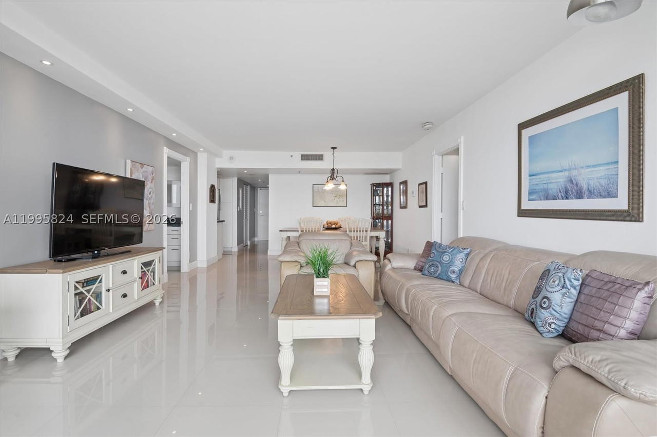 Real estate property located at 20225 34th Ct #2411, Miami-dade, Delvista Towers Condo, Aventura, FL