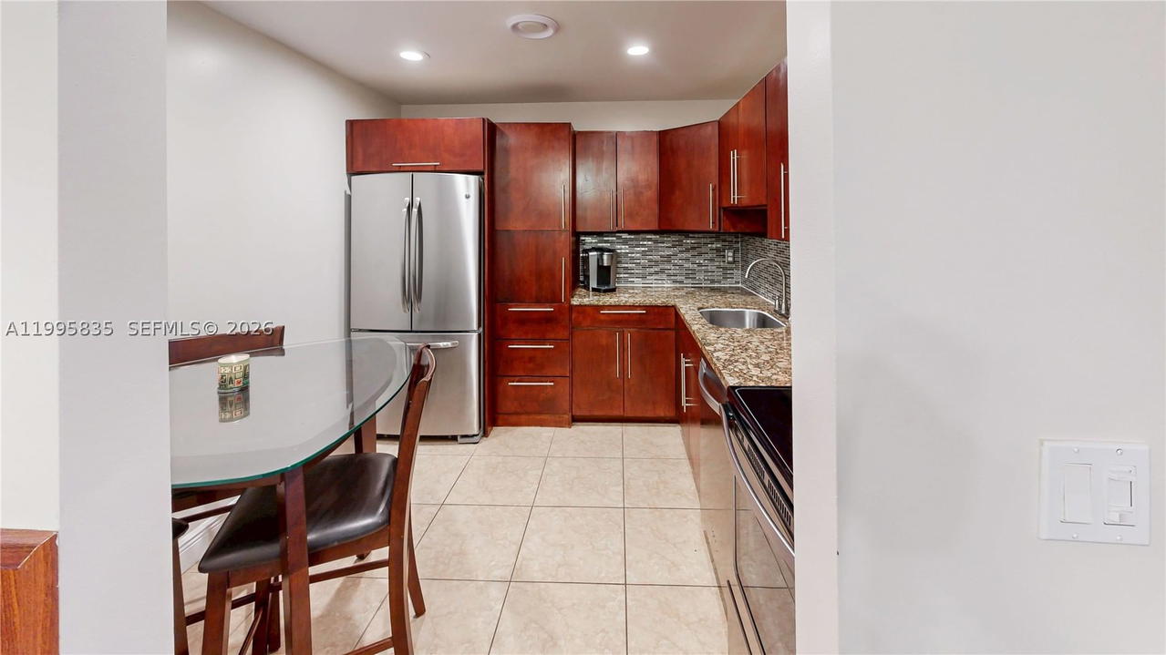 Real estate property located at 21121 85th Ave #216, Miami-dade, Cove Condo Phase I, Cutler Bay, FL