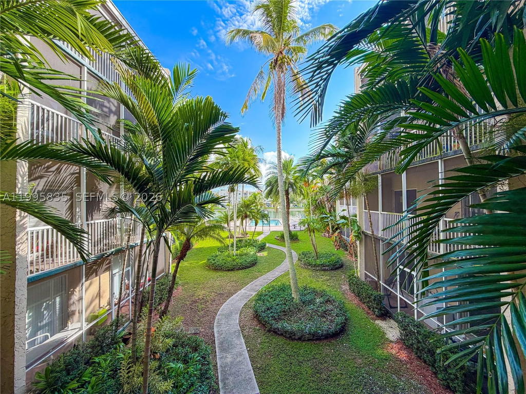 Real estate property located at 21121 85th Ave #216, Miami-dade, Cove Condo Phase I, Cutler Bay, FL