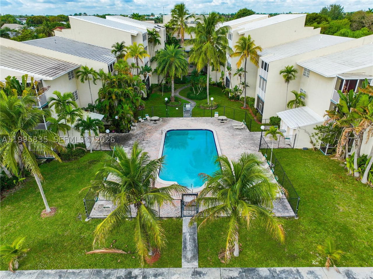 Real estate property located at 21121 85th Ave #216, Miami-dade, Cove Condo Phase I, Cutler Bay, FL