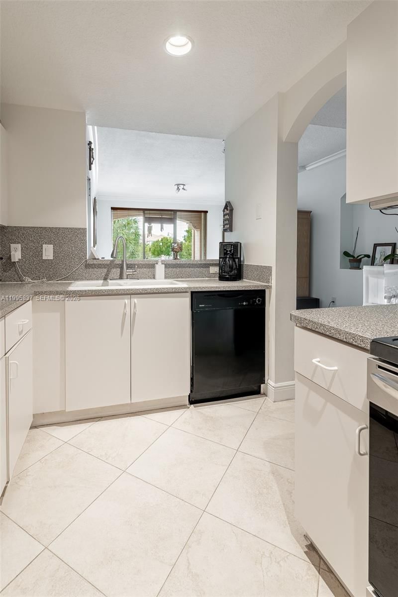 Real estate property located at 6540 114th Ave #1423, Miami-dade, The Courts At Doral Isles, Doral, FL