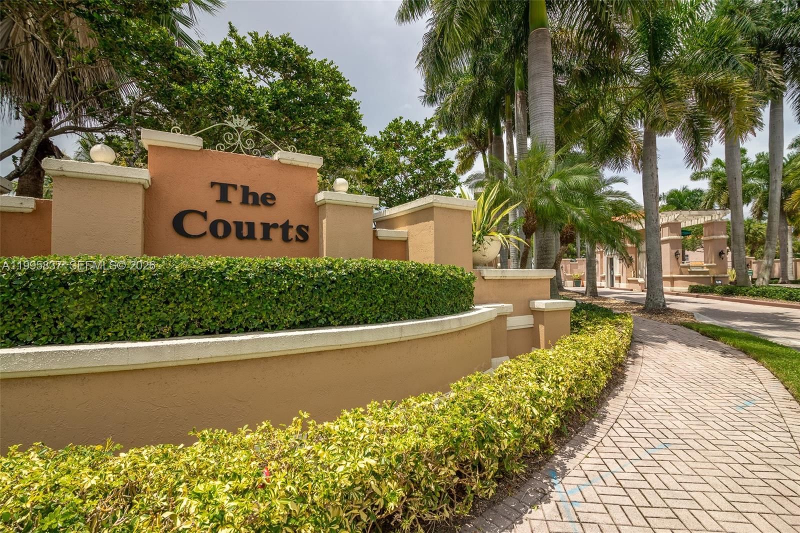 Real estate property located at 6540 114th Ave #1423, Miami-dade, The Courts At Doral Isles, Doral, FL