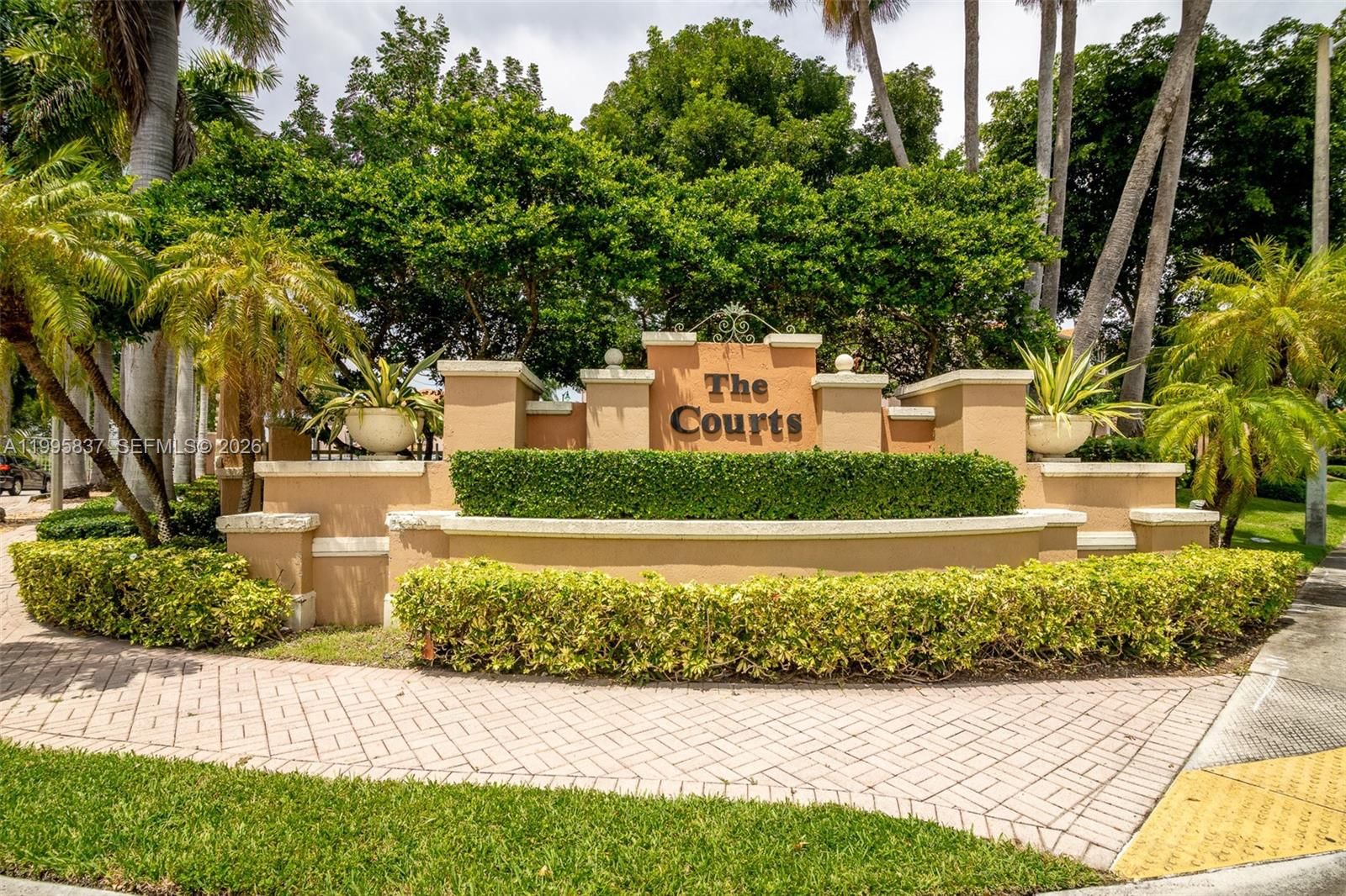 Real estate property located at 6540 114th Ave #1423, Miami-dade, The Courts At Doral Isles, Doral, FL